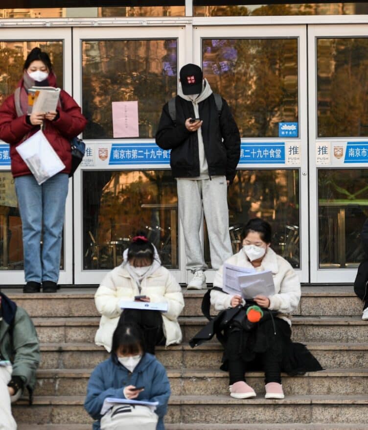Students in China reading books, using cellphones
