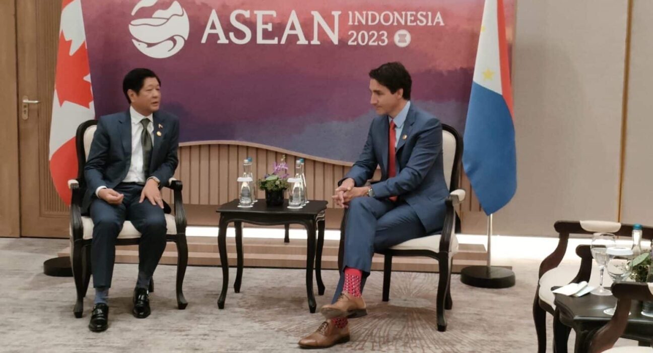 Inverted Philippine flag at Marcos-Trudeau meeting in Indonesia (contributed photo)