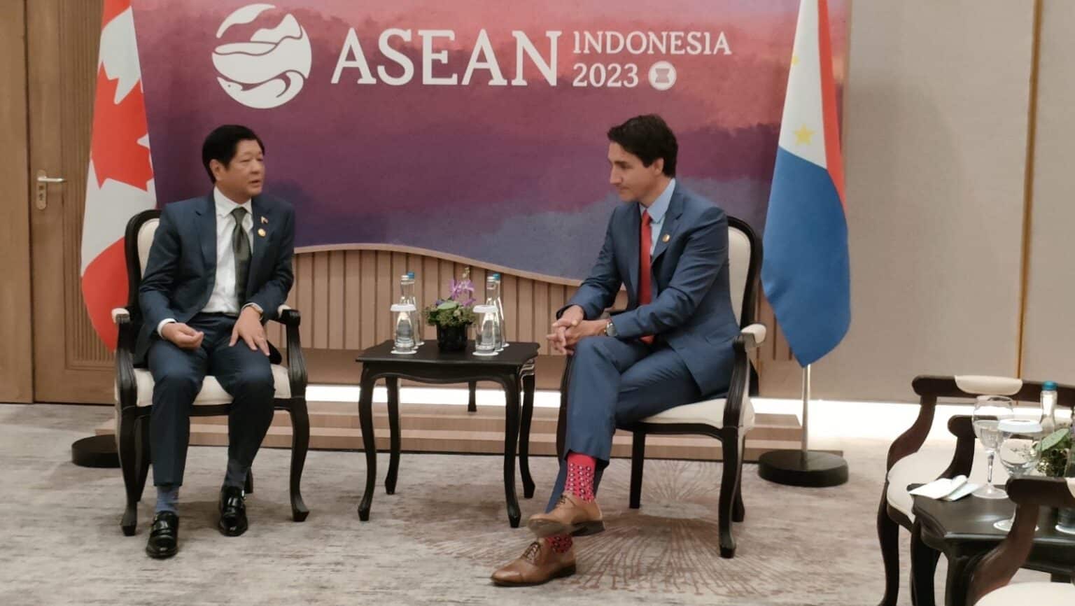 Inverted Philippine flag at Marcos-Trudeau meeting in Indonesia (contributed photo)