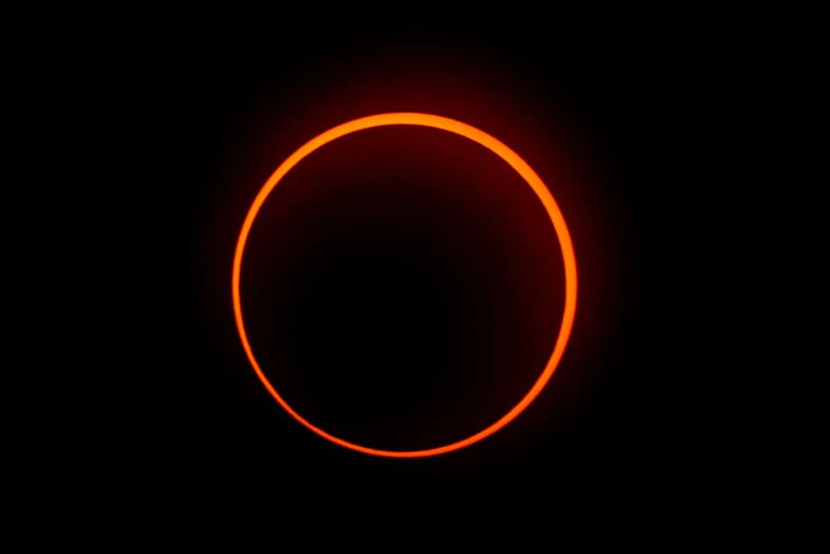 Skygazers watch 'Ring of Fire' eclipse over Western Hemisphere