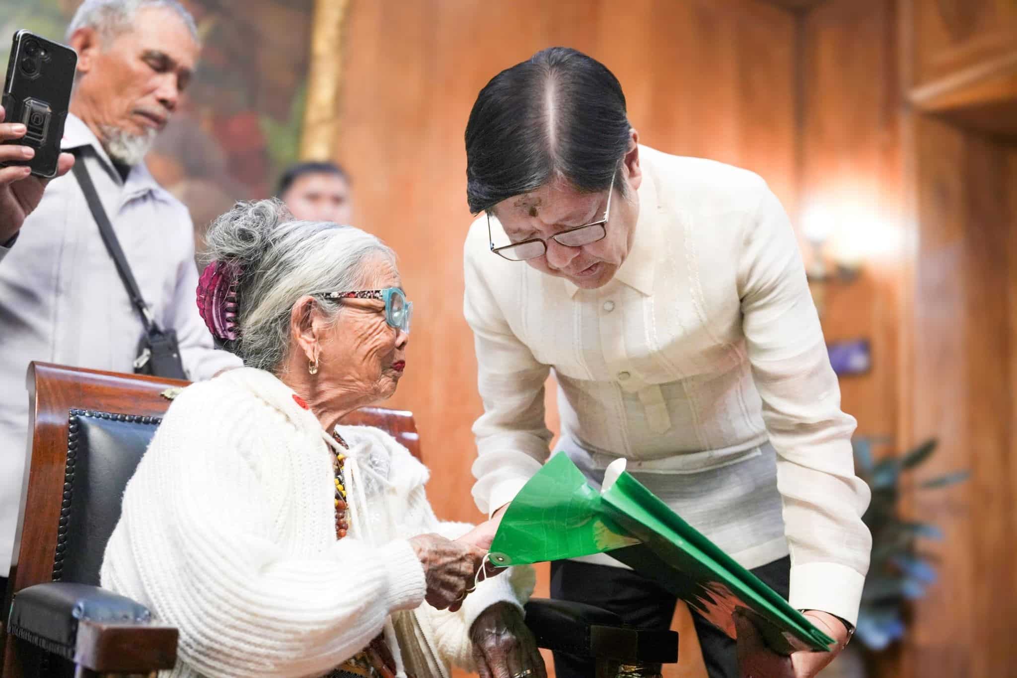 Apo Whang-Od and President Ferdinand Marcos Jr. (Photo: Presidential Communications Office)