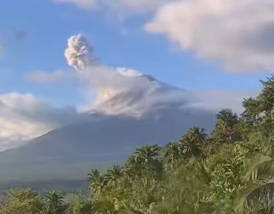 Mayon Volcano phreatic eruption Feb. 4, 2024 (PHIVOLCS)