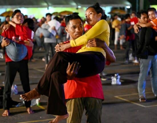 Cambodia earns new world record for largest 'bridal carry' (Photo: Agence France-Presse)