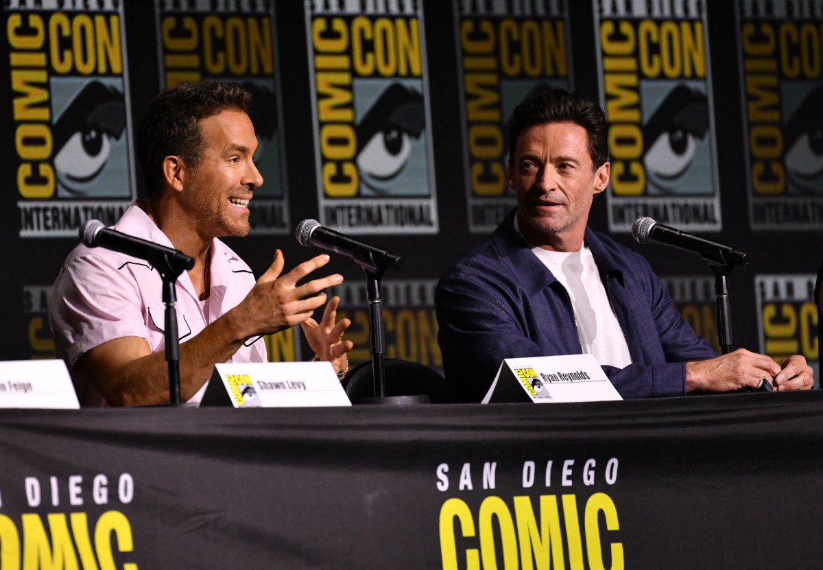 Reynolds and Jackman bring smutty superheroes to ComicCon