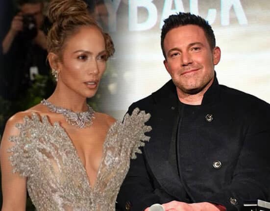 Jennifer Lopez files for divorce from Ben Affleck 