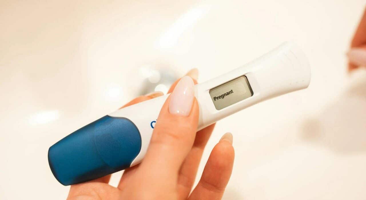 Teen pregnancy, a National Emergency? CPD and senator say yes