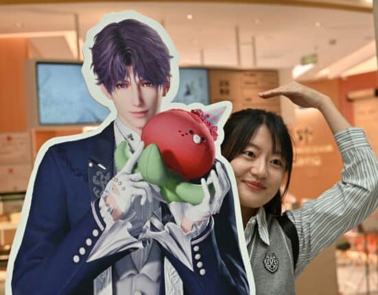 Young Chinese women find virtual love in 'Deepspace' | RepublicAsia