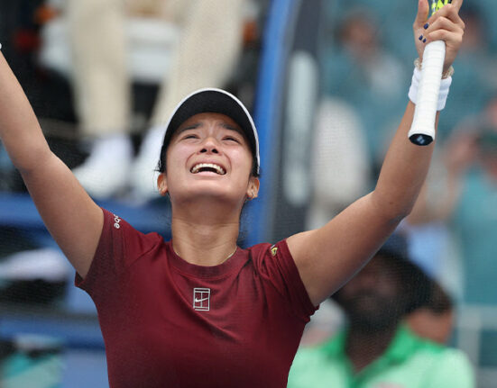 Alex Eala beats Iga Swiatek to continue stunning Miami Open run | RepublicAsia