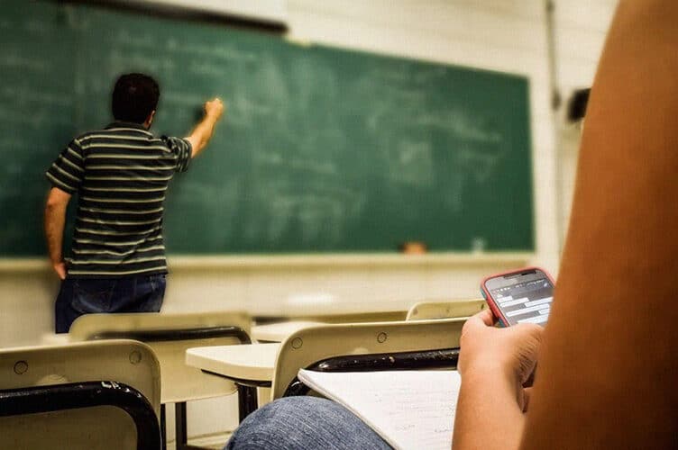 Students may use their phones in class but for learning only – DepEd