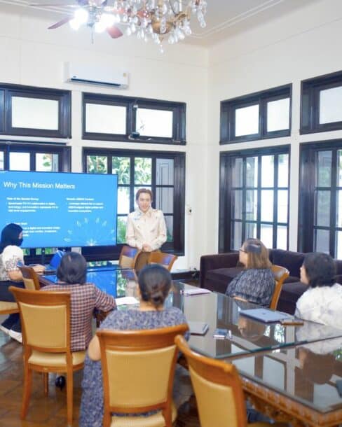 Special Envoy Bran Reluao lays out digital cooperation plans during Thailand visit